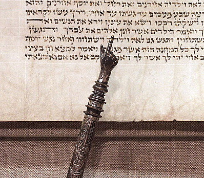 Hands and Action Ur'chatz