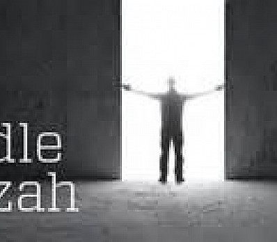 Yachatz -   Break the middle matzo