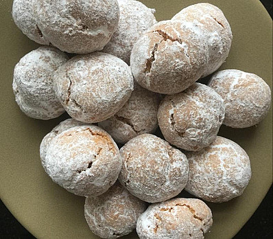 Cinnamon balls