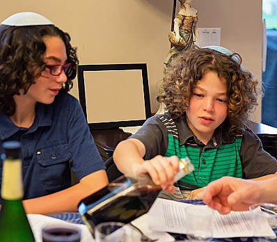 Hosting a Passover Seder? Use this Checklist to Prepare!
